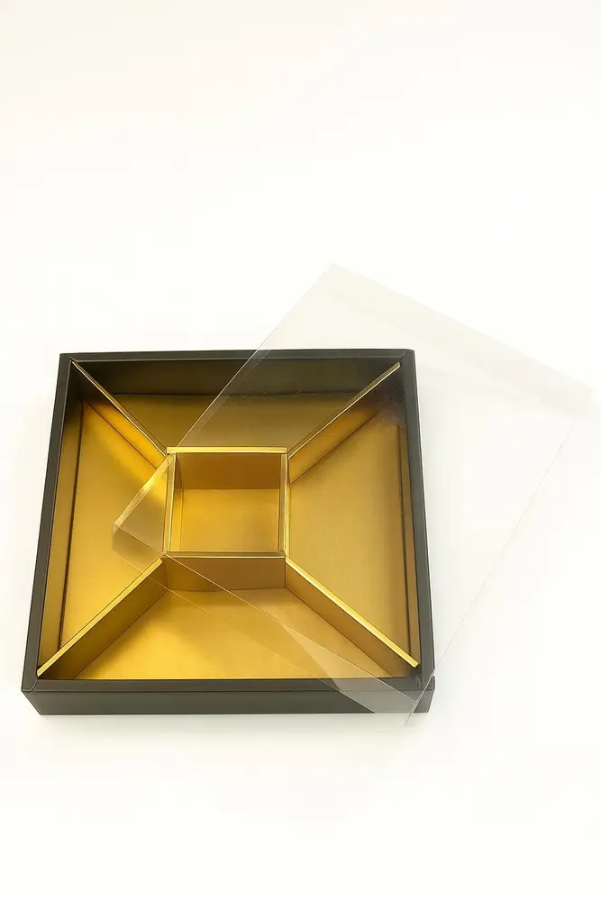 זהב עם מסגרת שחורה