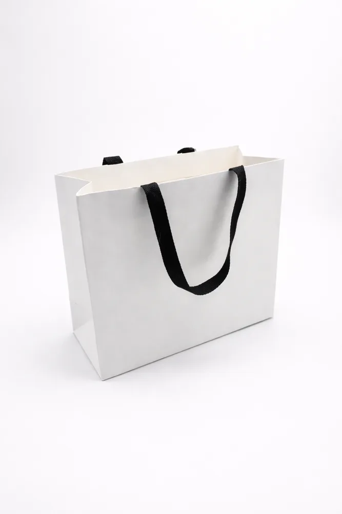 שקית קרטון לבן + ידית ריבס שחורה 30X23+12