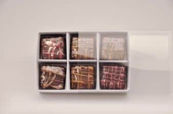 קופסה מתקפלת לפרלינים שישיה - לבן