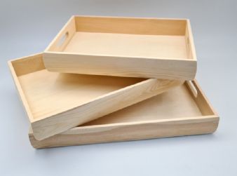 שלישית מגשי עץ- ידיות מרובעות