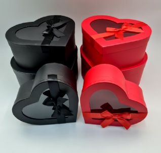 סט לב שלישיה עם חלון