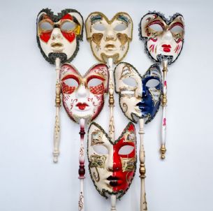 מסכת פנים מלאה עם מקל לפורים