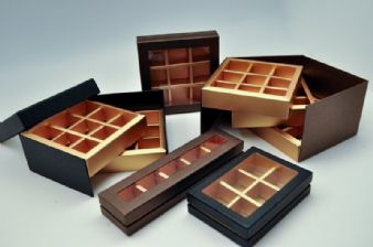 קופסת פרלינים מהודרת 30- שחור