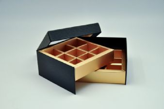 קופסת פרלינים מהודרת 2 קומות - שחור