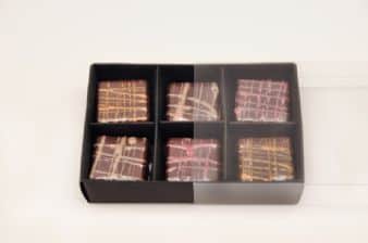 קופסה מתקפלת לפרלינים שישיה - שחור